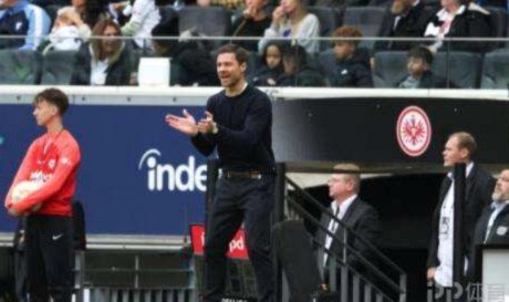 维尼与阿隆索：世俱杯矛盾始 √