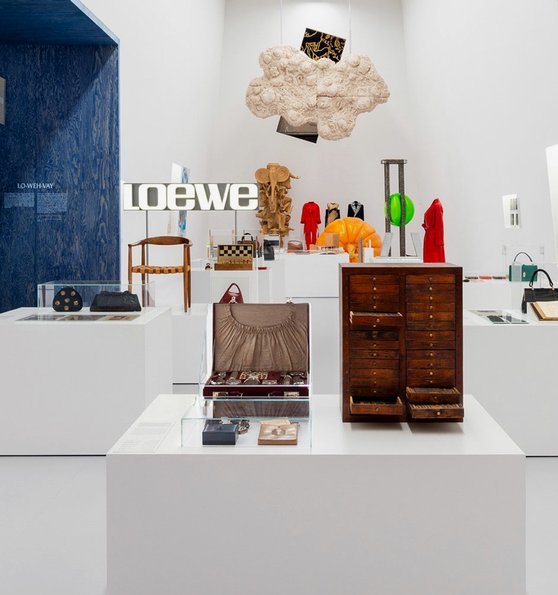 LOEWE携手西班牙国家队打造全新场外风尚