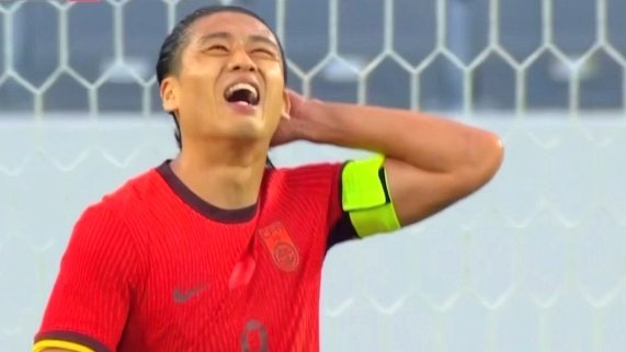 黄嘉辉造点，张玉宁点射破门！国足2-0新加坡