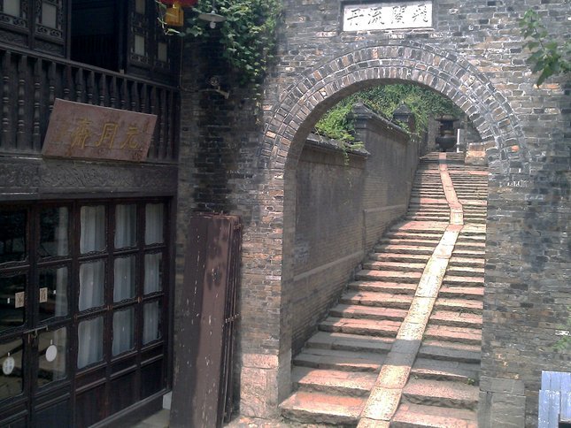 镇江后场低级失误，高驰笑纳大礼，宿迁1-0镇江