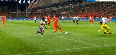 约尼查造点，克莱伯点射破门，泰山4-2玉昆