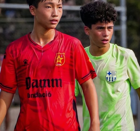 李昊炎获巴萨U15参赛证，成中国首人
